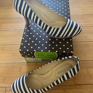 Kelly & Katie Dorotha Striped Pump Navy and white comfort cushioned insoles 7.5